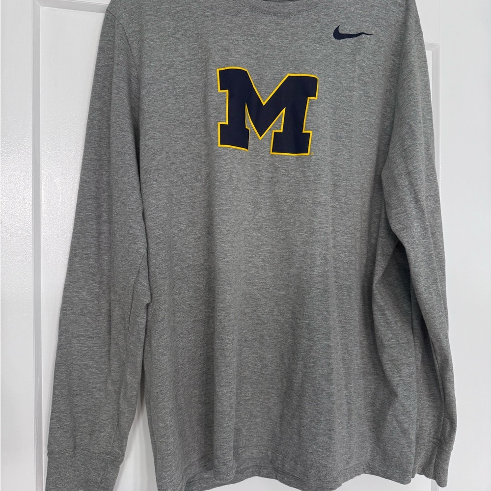 Nike Gray Athletic Cut Tee. Michigan classic block m. Never worn. Mens xl